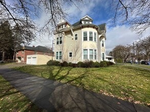 Building Photo - L986