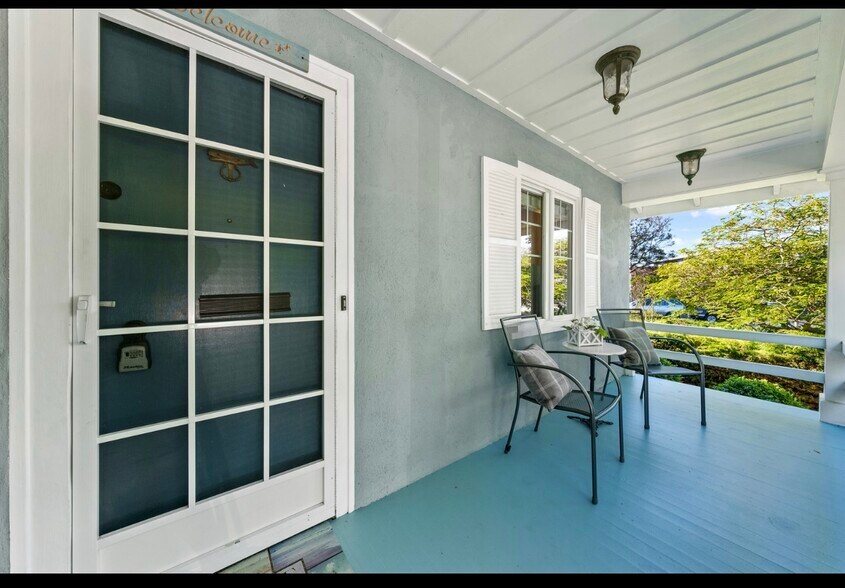 Building Photo - 713 Lighthouse Ave