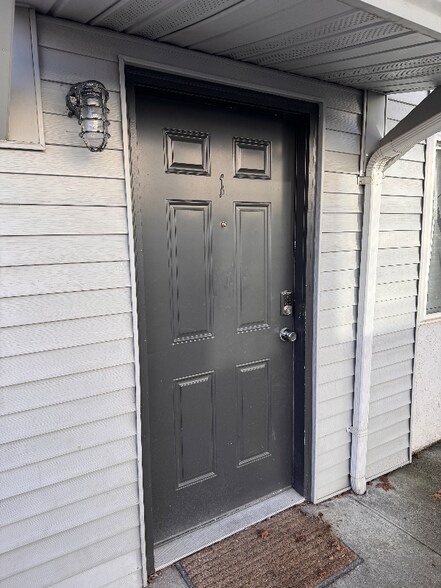 Building Photo - 13731 32nd Ave NE