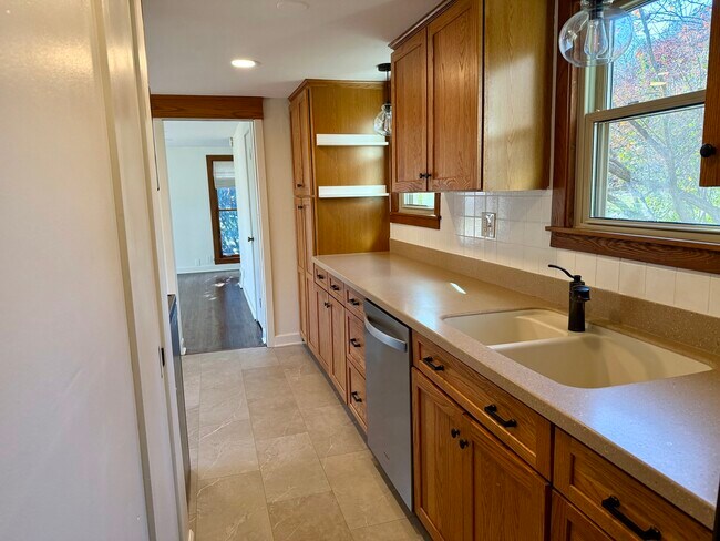 Building Photo - 4700 Teonia Woods Dr