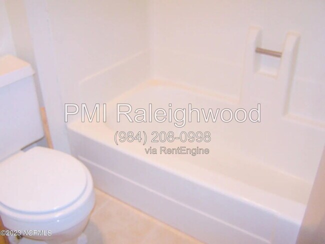 Building Photo - 220 Foxkroft Dr
