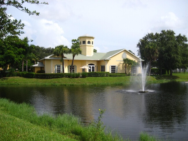 Building Photo - 1529 Meadows Cir W