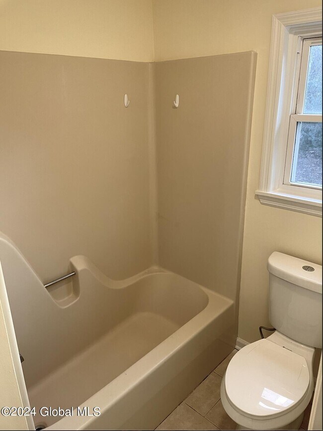 Building Photo - 23 Woodridge Cir