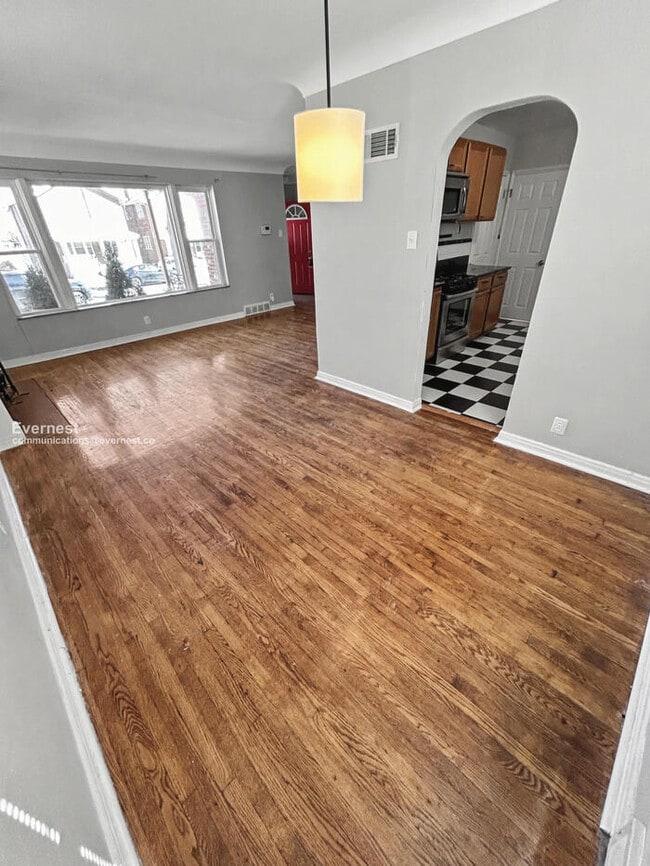 Building Photo - University City Charm Meets Modern Comfort / 4 Beds & 2 Baths / Available Now!