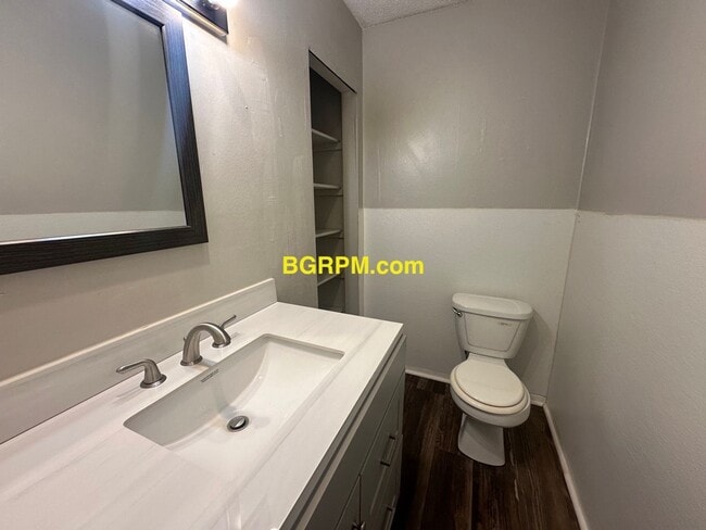 Building Photo - Fully Furnished 4 Bdrm Home