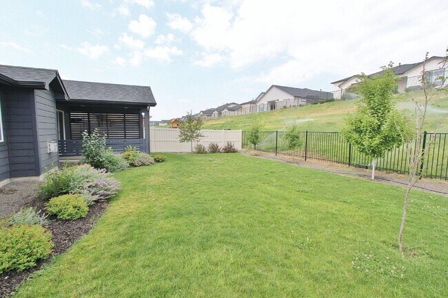 Building Photo - 10510 W Daylily Ave