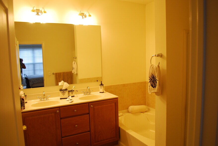 Building Photo - 3228 Edward Stec Blvd