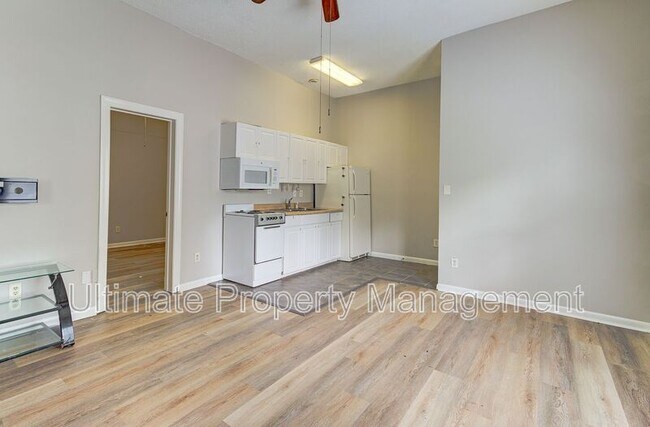 Building Photo - 5746 Marguerite Dr