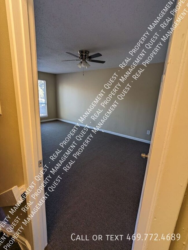 Building Photo - 4632 Country Creek Dr