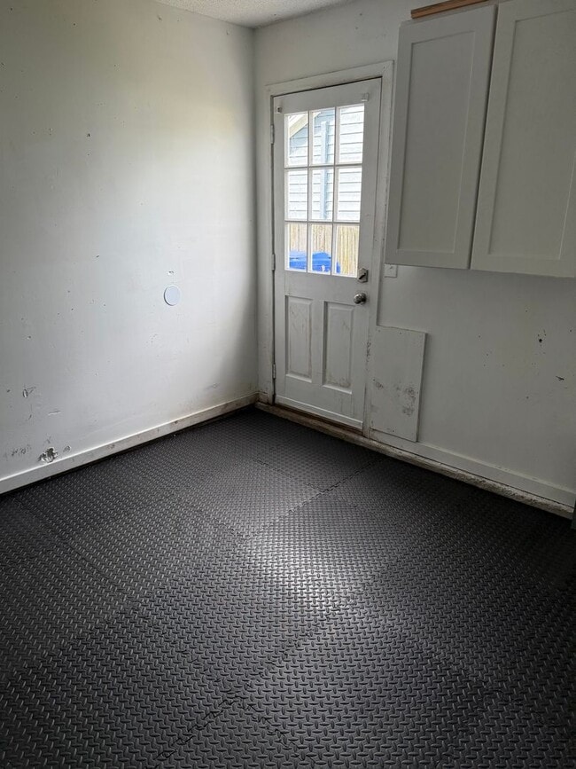 Building Photo - Central Mount Pleasant Ranch