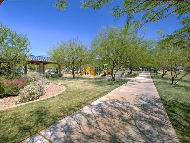 Building Photo - 3 Bedroom 2.5 Bathroom