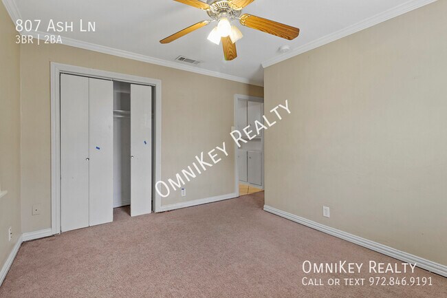 Building Photo - 807 Ash Ln