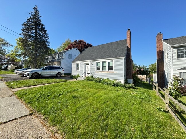 Building Photo - Cape Cod Single Family | Just a Block from the Beach!