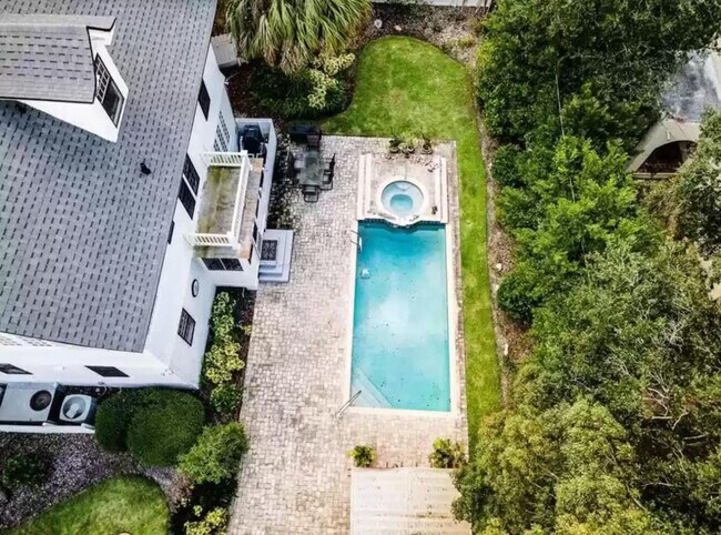 Building Photo - 406 NE 7th Ave