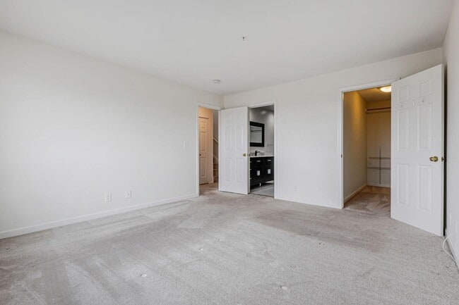 Building Photo - 361 Michelle Ln