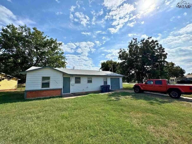 Primary Photo - 1401 E Cortez Dr