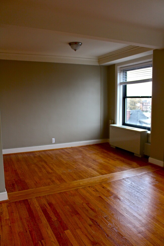 Living space - 15 E. Kirby Street