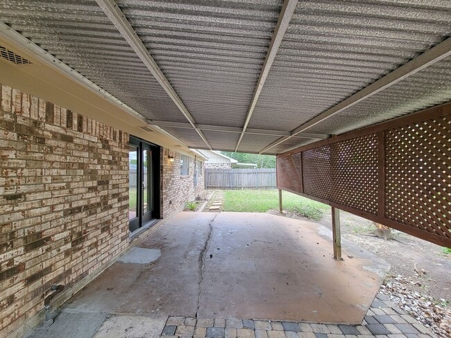 Building Photo - Welcome to your dream rental! This meticulously remodeled 3-bedroom, 2-bathroom home in the heart...