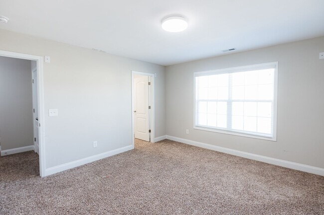 Building Photo - Stunning 5 Bedrooms, 4 Baths home in Summerfield with 2 car garage.