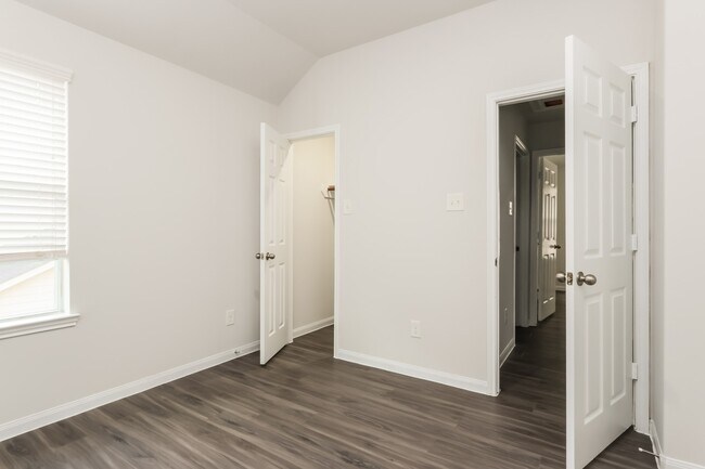 Building Photo - 2447 Gibbs Bend Ct