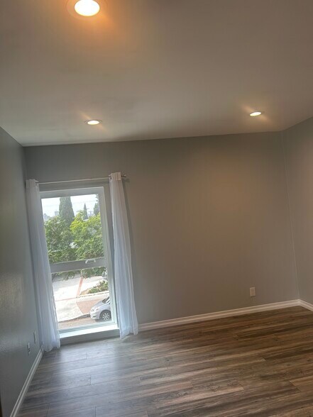 Building Photo - 3640 Cardiff Ave