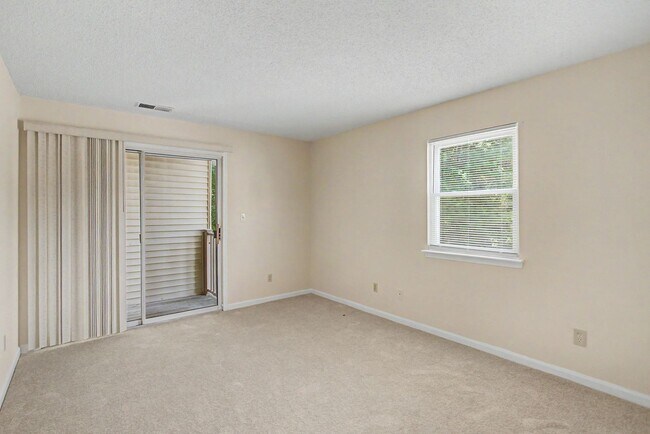 Building Photo - 540 Pineland Cir