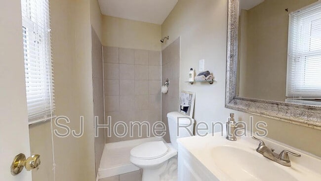 Building Photo - 47 Holstone Ln