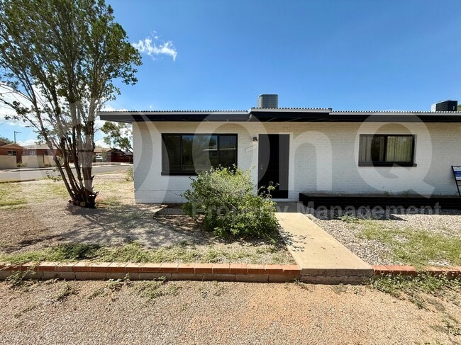 Primary Photo - 1715 N Highland Ave