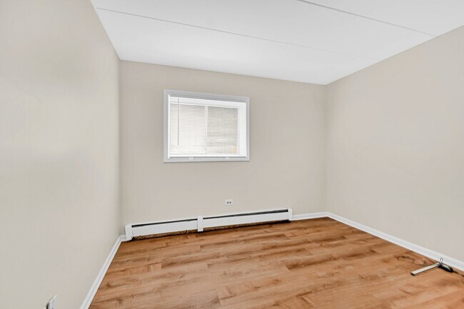 Building Photo - 228 E Bailey Rd