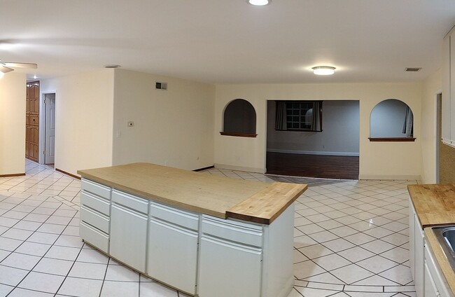 Building Photo - House with Separate studio apartment Included