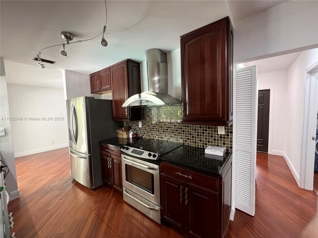 Building Photo - 1250 SW 15th Ave