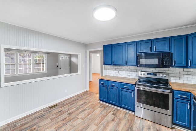 Building Photo - Move-In Ready 3-Bedroom Home with Spacious Yard to Enjoy!