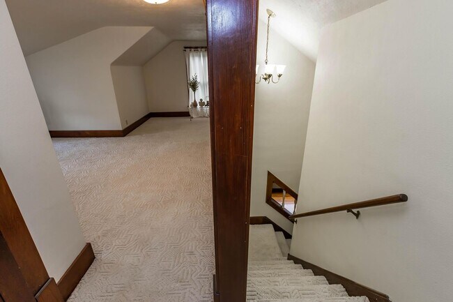 Building Photo - Charming Home - Close to Fort Riley