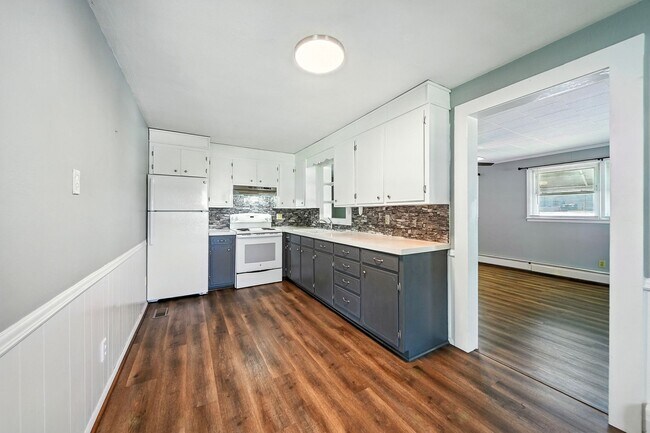 Building Photo - 1266 18th St NE