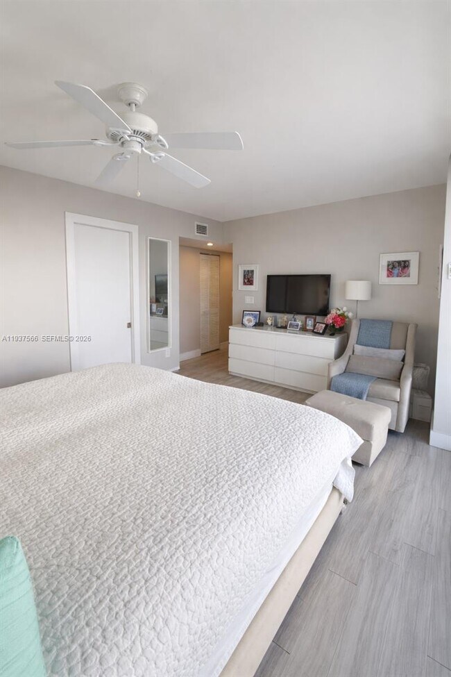 Building Photo - 5900 Collins Ave