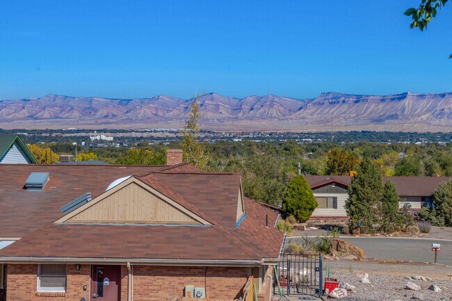 Building Photo - Charming 3-Bedroom Family Home in Orchard Mesa with Incredible Views!!!