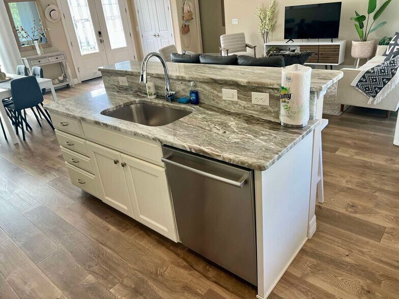 Building Photo - 257 Manor Rd