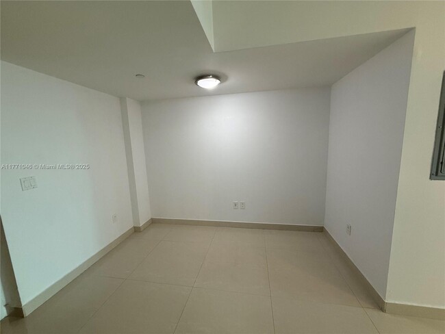 Building Photo - 350 S Miami Ave
