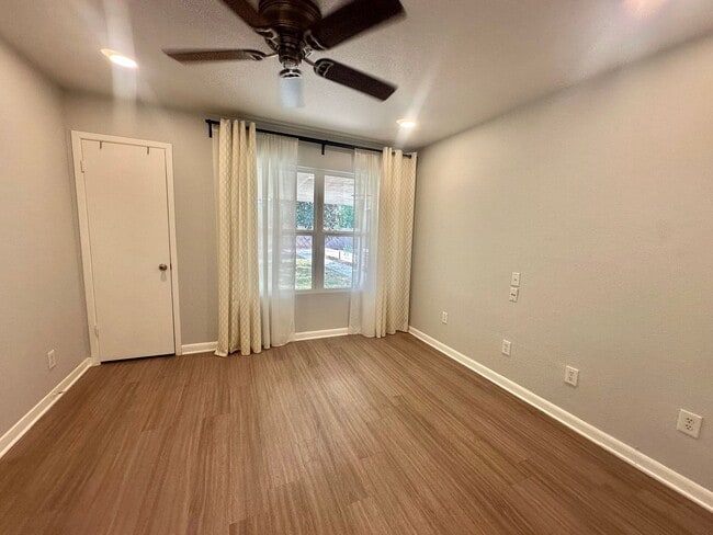 Building Photo - 3 Bed 2 Bath NEW MANAGEMENT IN AUSTIN TX!!!