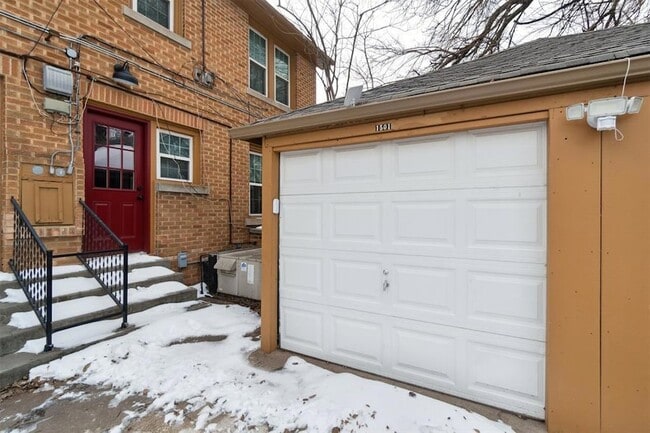 Building Photo - 1905 N Brauer Ave