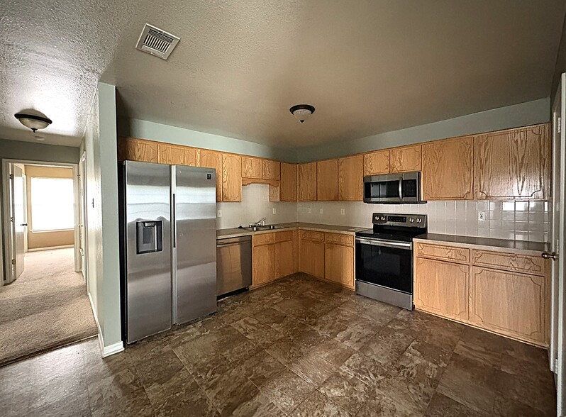 Building Photo - 507 Manhattan Dr
