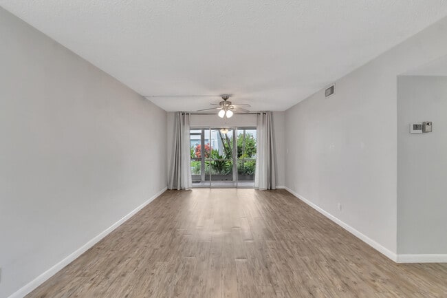 Building Photo - 2161 NE 42nd Ct