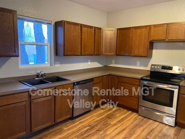 Building Photo - 642 2nd Ave NW