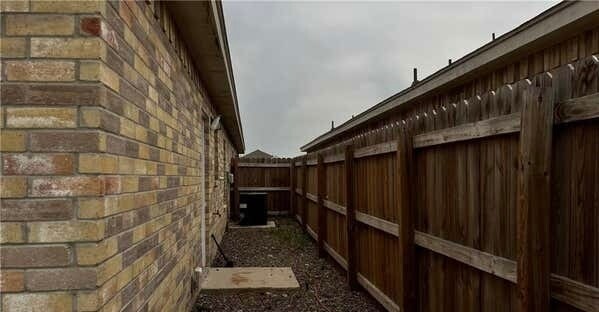 Building Photo - 5101 N Hiawatha Dr