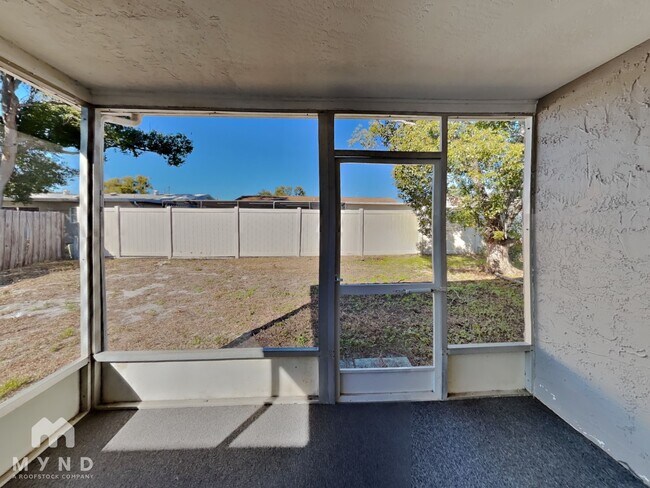 Building Photo - 7511 Hawthorn Dr