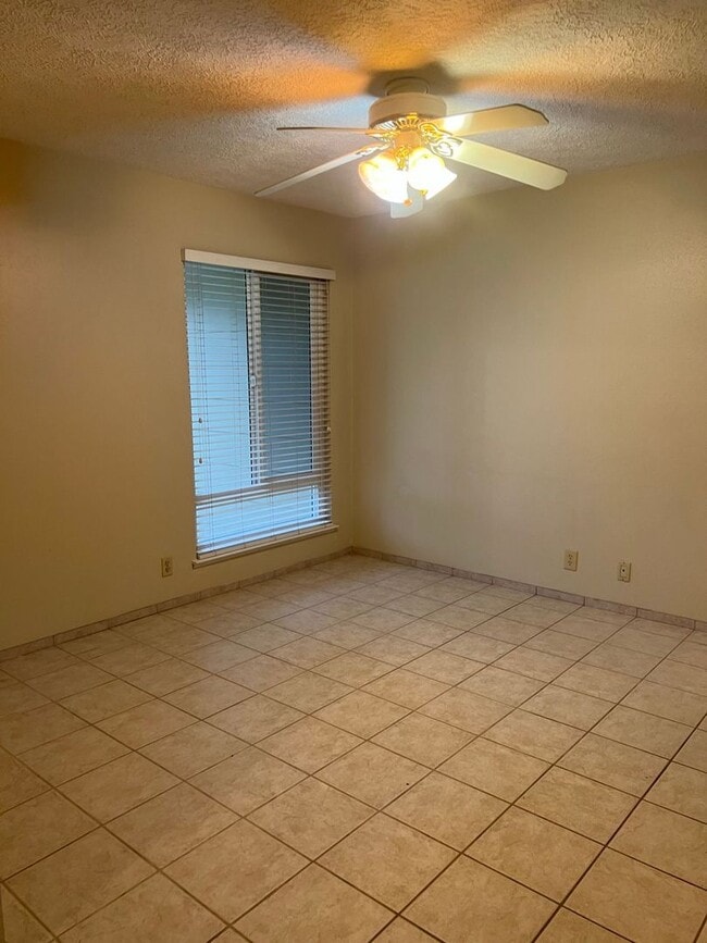 Building Photo - 948 Northwood Dr