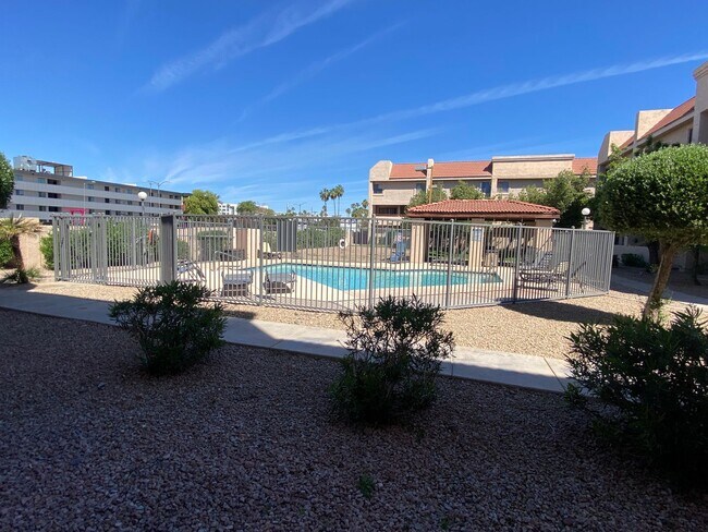 Building Photo - 2 bedroom 2 bath Condo near ASU