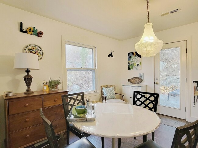 Building Photo - 4 Candlewood Knolls Rd