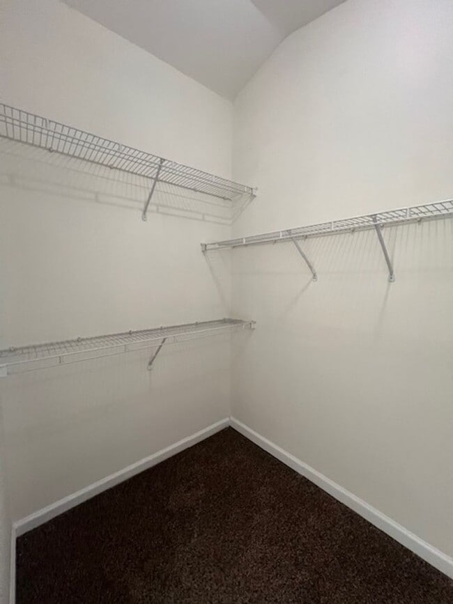 Building Photo - SPACIOUS TOWNHOUSE IN GERMANTOWN