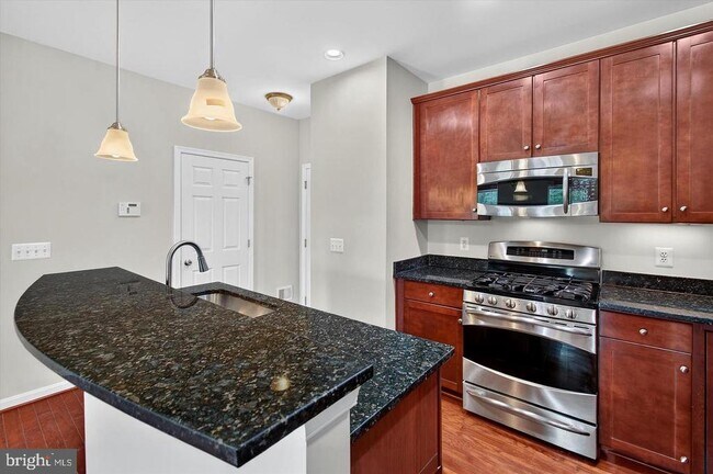 Building Photo - 43845 Centergate Dr